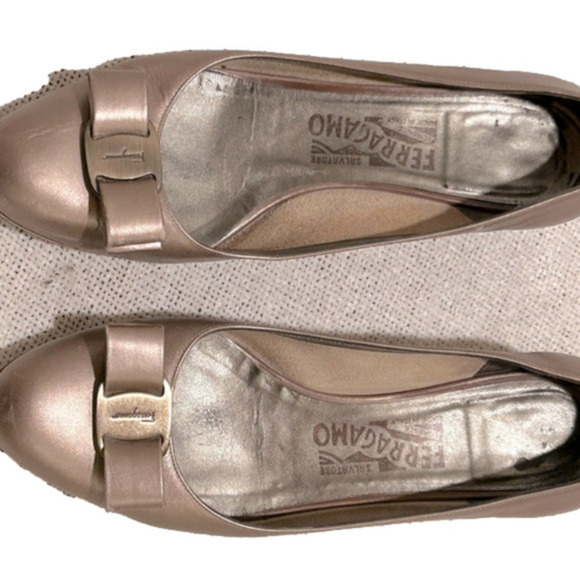 Salvatore Ferragamo Shoes - Salvatore Ferragamo Vera gold bow heeled shoe 7 1/2